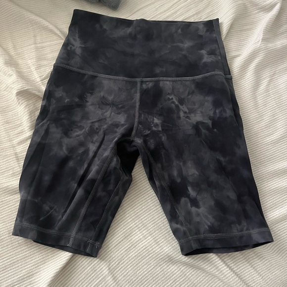 lululemon biker shorts - Picture 2 of 2